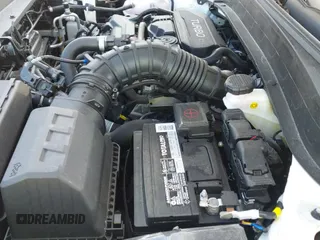 2025 Kia Seltos SX z VIN KNDETCA77S7684677, wystawiony jako IAAI lot #42775936 z przebiegiem 34 mil mil oraz . Historia ofert i sprzedaży dostępna na DreamBid. Obrazek 19.
