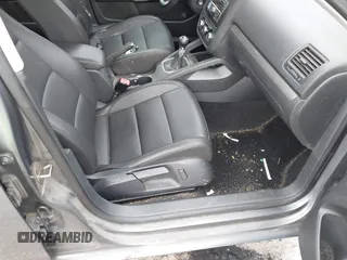 2010 Volkswagen Jetta SE с VIN 3VWRZ7AJ3AM158356, выставлен на аукционе IAAI как лот 42222303 с пробегом 223 436 миль миль и . История ставок и продаж доступна на DreamBid. Изображение 5.