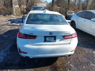 2020 BMW 3 Series 330i xDrive with VIN 3MW5R7J08L8B24124, listed as a IAAI auction lot 41375124 with 90,989 mi miles. Bid and sale history available at carsss.com. Image 17.