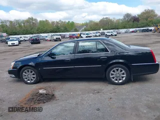 2009 Cadillac DTS 1SC z VIN 1G6KD57Y29U141800, wystawiony jako IAAI lot #42190874 z przebiegiem 115 043 mil mil oraz . Historia ofert i sprzedaży dostępna na DreamBid. Obrazek 14.