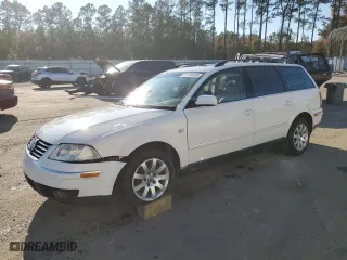 2003 Volkswagen Passat GLS with VIN WVWVD63B43E323839, listed as a Copart auction lot 81100434 with 164,795 mi miles and Salvage Title. Bid and sale history available at carsss.com. Image 1.