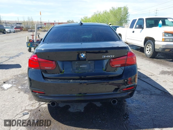 2018 BMW 3 Series 340i z VIN WBA8B3G54JNV00888, wystawiony jako IAAI lot #42062044 z przebiegiem 64 412 mil mil oraz . Historia ofert i sprzedaży dostępna na DreamBid. Obrazek 16.