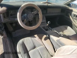 1983 Pontiac Firebird z VIN 1G2AS87H4DL227631, wystawiony jako Copart lot #73381454 z przebiegiem 92 009 mil mil oraz Czysty tytuł • Clean title. Historia ofert i sprzedaży dostępna na DreamBid. Obrazek 8.