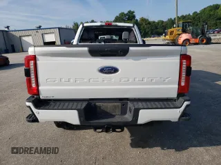 2023 Ford F-250 XL z VIN 1FT8W2BA9PEC15747, wystawiony jako Copart lot #65124184 z przebiegiem 39 939 mil mil oraz Szkoda całkowita • Salvage title. Historia ofert i sprzedaży dostępna na DreamBid. Obrazek 6.