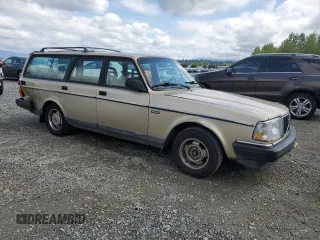1993 Volvo 240 z VIN YV1AW8311P1956415, wystawiony jako Copart lot #55122855 z przebiegiem 276 658 mil mil oraz Szkoda całkowita • Salvage title. Historia ofert i sprzedaży dostępna na DreamBid. Obrazek 4.
