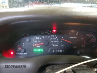 2002 Ford F-250 XL with VIN 1FTNW20F52EA52699, listed as a Copart auction lot 84088814 with 299,869 mi miles and Salvage Title. Bid and sale history available at DreamBid. Image 9.