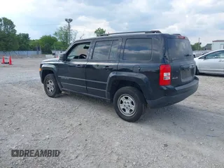 2015 Jeep Patriot Altitude z VIN 1C4NJRBB5FD189414, wystawiony jako IAAI lot #42390185 z przebiegiem 125 344 mil mil oraz . Historia ofert i sprzedaży dostępna na DreamBid. Obrazek 3.
