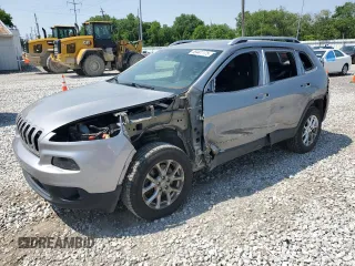 2015 Jeep Cherokee Latitude z VIN 1C4PJMCB1FW681307, wystawiony jako Copart lot #58441175 z przebiegiem 164 000 mil mil oraz Szkoda całkowita • Salvage title. Historia ofert i sprzedaży dostępna na DreamBid. Obrazek 1.