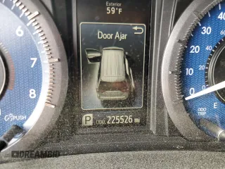 2015 Toyota Sienna XLE z VIN 5TDYK3DC2FS554374, wystawiony jako Copart lot #49789715 z przebiegiem 225 526 mil mil oraz Szkoda całkowita • Salvage title. Historia ofert i sprzedaży dostępna na DreamBid. Obrazek 9.