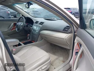 2009 Toyota Camry LE z VIN 4T1BK46KX9U089242, wystawiony jako IAAI lot #42448998 z przebiegiem 252 787 mil mil oraz . Historia ofert i sprzedaży dostępna na DreamBid. Obrazek 5.