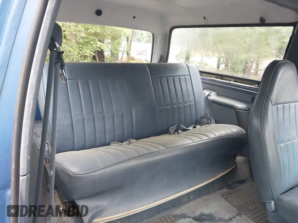1992 Ford Bronco XL with VIN 1FMEU15N8NLA71453, listed as a IAAI auction lot 42169254 with 141,614 mi miles. Bid and sale history available at carsss.com. Image 8.