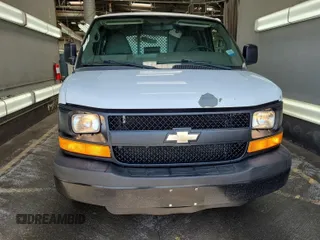 2012 Chevrolet Express Cargo z VIN 1GCSGAFX9C1137368, wystawiony jako IAAI lot #42619588 z przebiegiem 226 230 mil mil oraz . Historia ofert i sprzedaży dostępna na DreamBid. Obrazek 13.