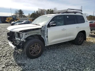 2021 Toyota Land Cruiser z VIN JTMCY7AJ8M4103929, wystawiony jako Copart lot #44890835 z przebiegiem 87 590 mil mil oraz Szkoda całkowita • Salvage title. Historia ofert i sprzedaży dostępna na DreamBid. Obrazek 1.