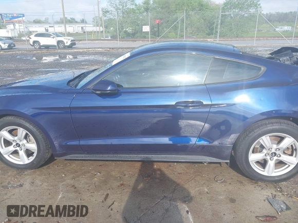2018 Ford Mustang EcoBoost z VIN 1FA6P8TH2J5164916, wystawiony jako IAAI lot #42091142 z przebiegiem 42 199 mil mil oraz . Historia ofert i sprzedaży dostępna na DreamBid. Obrazek 14.