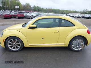 2012 Volkswagen Beetle 2.5L w/Sound/Nav PZEV with VIN 3VWJP7AT4CM613867, listed as a IAAI auction lot 41602806 with 167,004 mi miles. Bid and sale history available at carsss.com. Image 14.