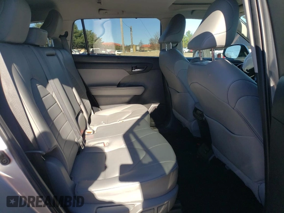 2022 Toyota Highlander XLE with VIN 5TDGZRBH6NS222767, listed as a Copart auction lot 81367674 with 27,948 mi miles and Salvage title. Bid and sale history available at DreamBid. Image 10.