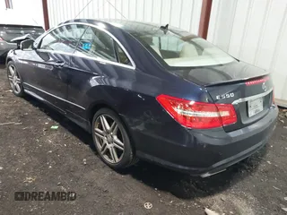 2010 Mercedes-Benz E-Class E 550 with VIN WDDKJ7CB2AF060877, listed as a IAAI auction lot 41608666 with 87,343 mi miles. Bid and sale history available at carsss.com. Image 3.