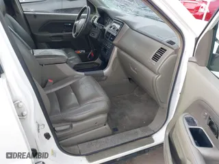 2006 Honda Pilot EX-L with VIN 2HKYF18576H517590, listed as a IAAI auction lot 41802601 with 233,833 mi miles. Bid and sale history available at carsss.com. Image 5.