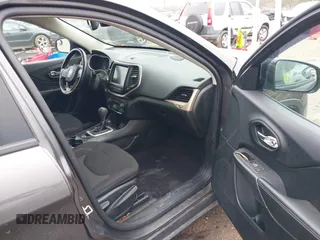 2017 Jeep Cherokee Latitude с VIN 1C4PJMCS1HW521429, выставлен на аукционе IAAI как лот 41286914 с пробегом 153 855 миль миль и . История ставок и продаж доступна на DreamBid. Изображение 5.