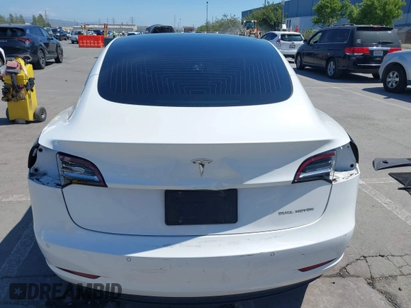 2020 Tesla Model 3 Long Range z VIN 5YJ3E1EB3LF621348, wystawiony jako IAAI lot #42121895 z przebiegiem Nie podano mil oraz . Historia ofert i sprzedaży dostępna na DreamBid. Obrazek 16.