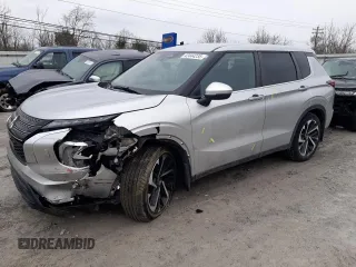 2022 Mitsubishi Outlander ES with VIN JA4J4TA81NZ033326, listed as a Copart auction lot 42444235 with 32,830 mi miles and Salvage Title. Bid and sale history available at carsss.com. Image 1.