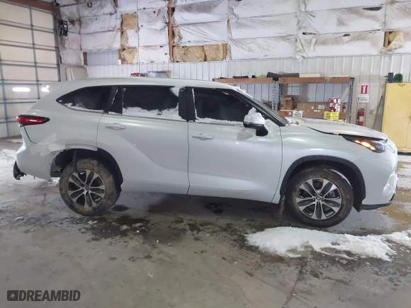 2023 Toyota Highlander L with VIN 5TDKDRBH1PS046092, listed as a IAAI auction lot 41276347 with 19,678 mi miles. Bid and sale history available at carsss.com. Image 14.