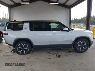 2024 Rivian R1S Adventure z VIN 7PDSGBBA4RN044260, wystawiony jako IAAI lot #41712342 z przebiegiem 7521 mil mil oraz . Historia ofert i sprzedaży dostępna na DreamBid. Obrazek 14.