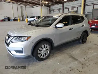 2017 Nissan Rogue SV z VIN KNMAT2MV7HP559707, wystawiony jako Copart lot #56557735 z przebiegiem 194 582 mil mil oraz Szkoda całkowita • Salvage title. Historia ofert i sprzedaży dostępna na DreamBid. Obrazek 1.