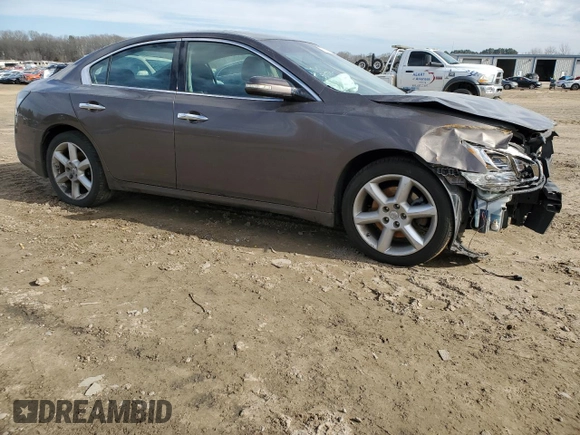 2013 Nissan Maxima S z VIN 1N4AA5AP9DC810909, wystawiony jako Copart lot #89194245 z przebiegiem Nie podano mil oraz Szkoda całkowita • Salvage title. Historia ofert i sprzedaży dostępna na DreamBid. Obrazek 4.