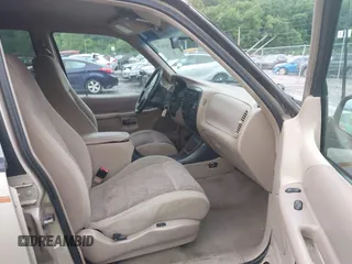 1998 Ford Explorer XL z VIN 1FMZU34E5WZA20652, wystawiony jako IAAI lot #42363619 z przebiegiem 383 213 mil mil oraz . Historia ofert i sprzedaży dostępna na DreamBid. Obrazek 5.