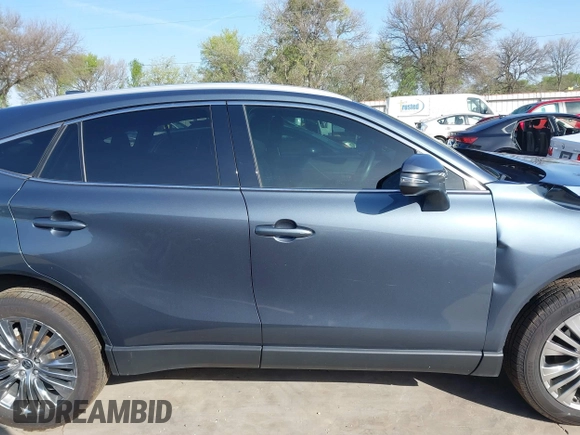 2022 Toyota Venza LE with VIN JTEAAAAH1NJ117577, listed as a IAAI auction lot 41803675 with 34,562 mi miles. Bid and sale history available at carsss.com. Image 14.