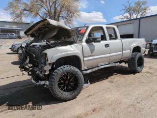 2005 GMC Sierra 2500HD SLT with VIN 1GTHK29U55E235731, listed as a Copart auction lot 50966345 with 156,259 mi miles and Non repairable. Bid and sale history available at DreamBid. Image 1.