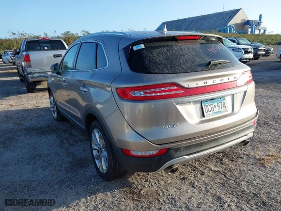 2019 Lincoln MKC Select with VIN 5LMCJ2C93KUL34978, listed as a IAAI auction lot 40578830 with 1 mi miles. Bid and sale history available at carsss.com. Image 3.