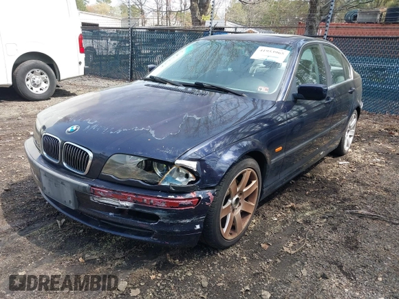 2000 BMW 3 Series 328i with VIN WBAAM5344YJR62535, listed as a IAAI auction lot 41953965 with 225,321 mi miles. Bid and sale history available at carsss.com. Image 2.