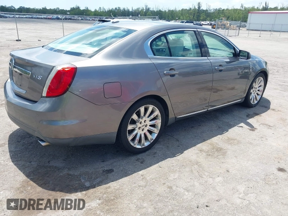2011 Lincoln MKS z VIN 1LNHL9DR7BG611611, wystawiony jako IAAI lot #42281272 z przebiegiem 160 054 mil mil oraz . Historia ofert i sprzedaży dostępna na DreamBid. Obrazek 4.