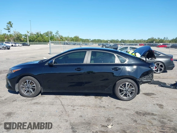 2023 Kia Forte LXS z VIN 3KPF24AD5PE554908, wystawiony jako IAAI lot #41781608 z przebiegiem 84 666 mil mil oraz . Historia ofert i sprzedaży dostępna na DreamBid. Obrazek 15.