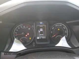 2022 Toyota Tacoma SR z VIN 3TYRX5GN7NT053790, wystawiony jako Copart lot #82523494 z przebiegiem 44 362 mil mil oraz Nie do naprawy • Non repairable. Historia ofert i sprzedaży dostępna na DreamBid. Obrazek 9.
