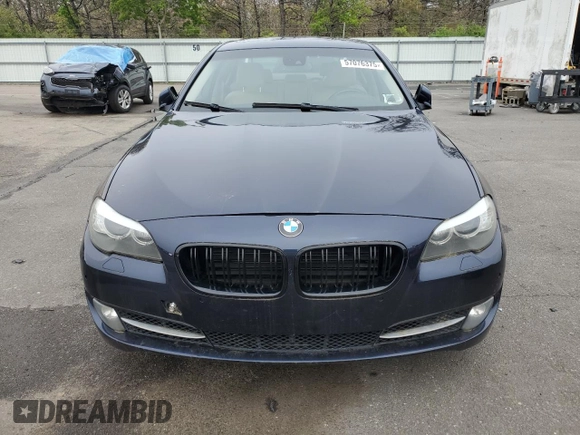 2011 BMW 5 Series 535i z VIN WBAFR7C52BC604471, wystawiony jako Copart lot #57076375 z przebiegiem 119 104 mil mil oraz Szkody całkowita. Historia ofert i sprzedaży dostępna na DreamBid. Obrazek 5.