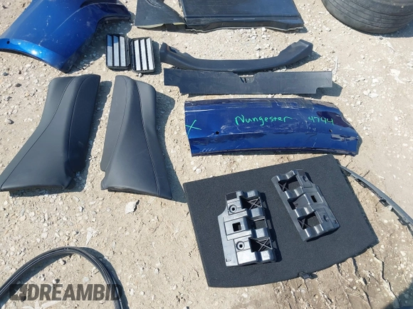 2018 Tesla Model 3 Long Range Battery z VIN 5YJ3E1EB0JF064945, wystawiony jako IAAI lot #42198286 z przebiegiem 35 112 mil mil oraz . Historia ofert i sprzedaży dostępna na DreamBid. Obrazek 21.