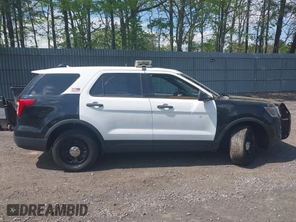2016 Ford Police Interceptor Utility z VIN 1FM5K8AR3GGB36826, wystawiony jako IAAI lot #42177474 z przebiegiem 65 464 mil mil oraz . Historia ofert i sprzedaży dostępna na DreamBid. Obrazek 13.