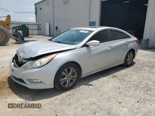 2013 Hyundai Sonata Limited z VIN 5NPEC4ACXDH626743, wystawiony jako Copart lot #57587165 z przebiegiem 126 635 mil mil oraz Szkoda całkowita • Salvage title. Historia ofert i sprzedaży dostępna na DreamBid. Obrazek 1.