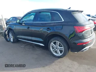 2024 Audi Q5 S line Premium Plus z VIN WA1E2AFY7R2021443, wystawiony jako IAAI lot #41534974 z przebiegiem 7 512 mil mil oraz . Historia ofert i sprzedaży dostępna na DreamBid. Obrazek 3.
