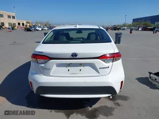 2021 Toyota Corolla Hybrid LE with VIN JTDEAMDE6MJ032371, listed as a IAAI auction lot 42086942 with 68,335 mi miles. Bid and sale history available at carsss.com. Image 17.