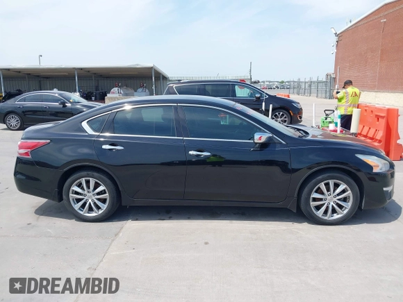 2015 Nissan Altima 2.5 z VIN 1N4AL3AP7FN884738, wystawiony jako IAAI lot #42050899 z przebiegiem 106 111 mil mil oraz . Historia ofert i sprzedaży dostępna na DreamBid. Obrazek 14.