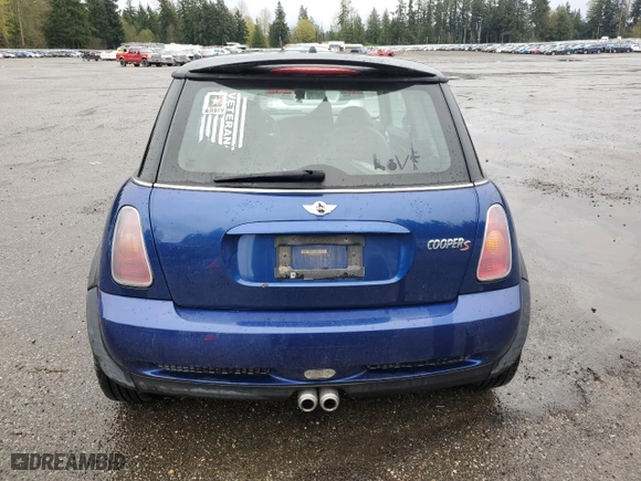 2004 MINI Cooper Hardtop S with VIN WMWRE33434TD88211, listed as a Copart auction lot 52199975 with 0 mi miles and Clean Title. Bid and sale history available at carsss.com. Image 6.