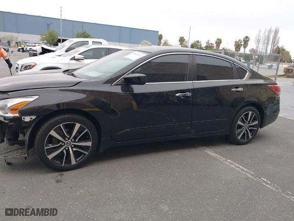 2015 Nissan Altima 2.5 S with VIN 1N4AL3AP7FC129939, listed as a IAAI auction lot 40462962 with 85,202 mi miles. Bid and sale history available at carsss.com. Image 15.