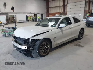 2019 BMW 4 Series 440i xDrive with VIN WBA4J7C5XKBM76209, listed as a IAAI auction lot 42071170 with 62,460 mi miles and . Bid and sale history available at carsss.com. Image 17.