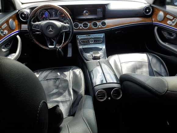 2017 Mercedes-Benz E-Class E 300 Luxury with VIN WDDZF4JB3HA159720, listed as a Copart auction lot 53965375 with 128,331 mi miles and Clean Title. Bid and sale history available at carsss.com. Image 8.