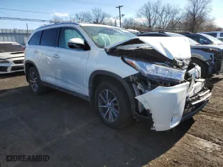 2019 Toyota Highlander SE with VIN 5TDJZRFH1KS563702, listed as a Copart auction lot 42927035 with 0 mi miles and Salvage Title. Bid and sale history available at carsss.com. Image 4.