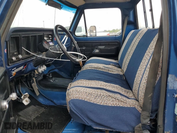 1976 Ford F-150 z VIN F15YPC50769, wystawiony jako Copart lot #56647675 z przebiegiem 4 501 mil mil oraz Czysty tytuł • Clean title. Historia ofert i sprzedaży dostępna na DreamBid. Obrazek 7.